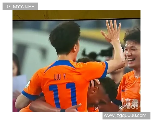 足球巨星巅峰时刻镜头对比展现不同年代绿茵场传奇风采